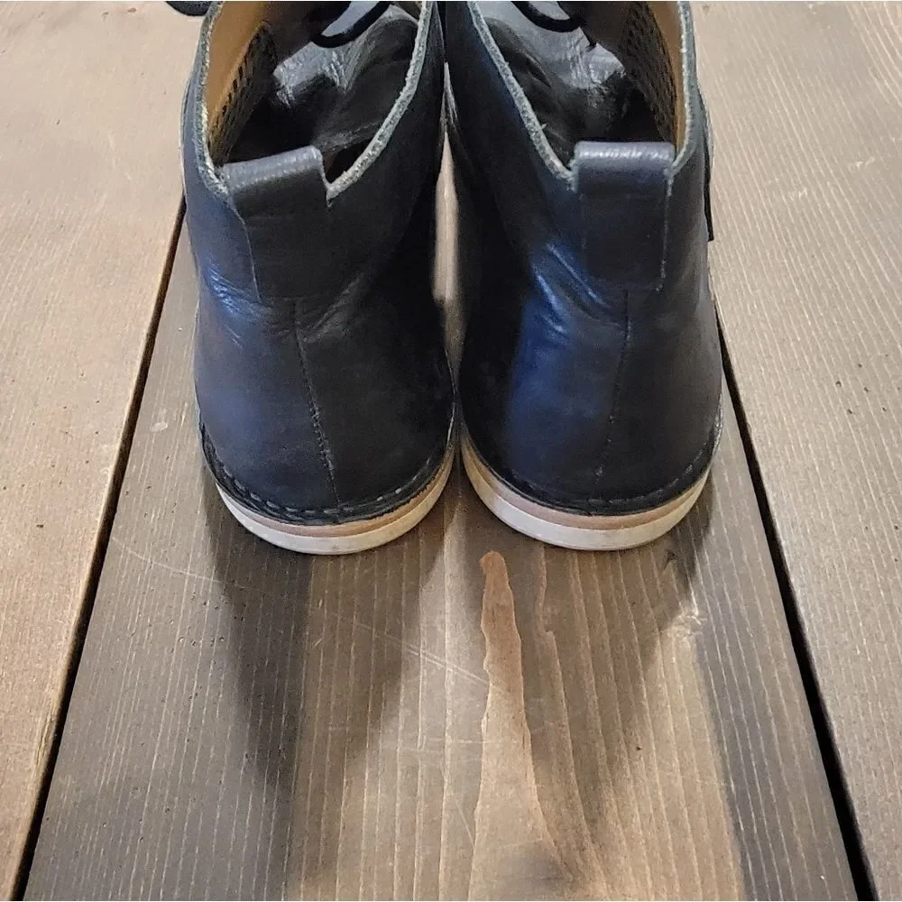 Vince Camuto Signature Hesten Chukka boot size 11